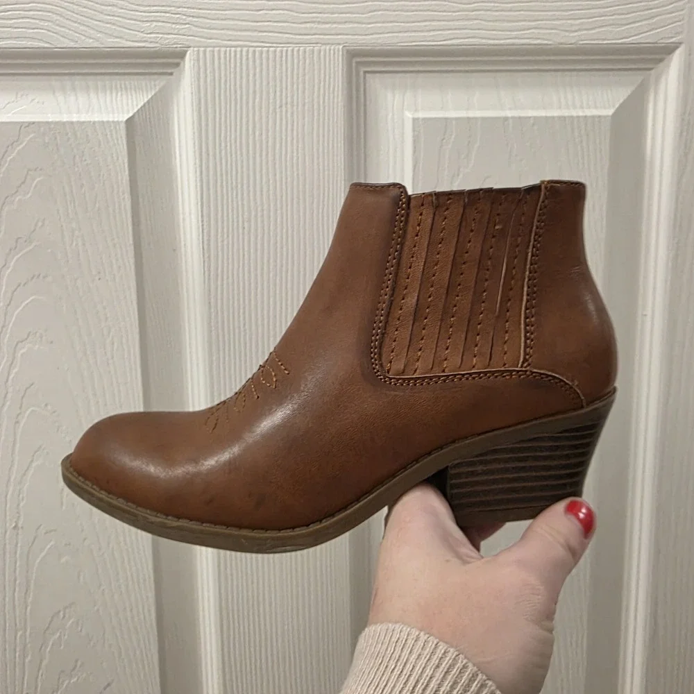Frye & Co Tan Faux Leather Western Cowgirl Festival Heeled Ankle Boots Size 6.5M